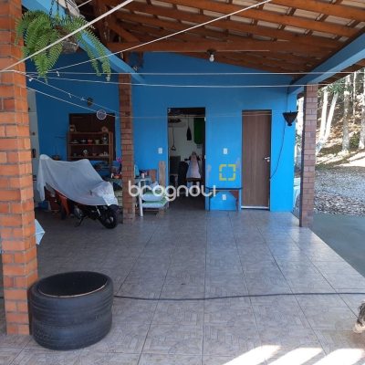 Sítio com 100m², 3 quartos (sendo 1 suíte), 2 garagens, no bairro Vargem Pequena em Florianópolis
