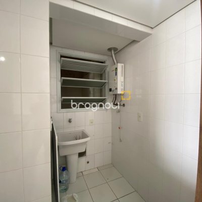 Apartamento com 95m², 1 quarto (sendo 1 suíte), 2 garagens, no bairro Barreiros em São José