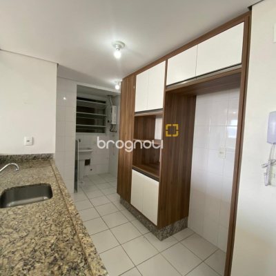 Apartamento com 95m², 1 quarto (sendo 1 suíte), 2 garagens, no bairro Barreiros em São José