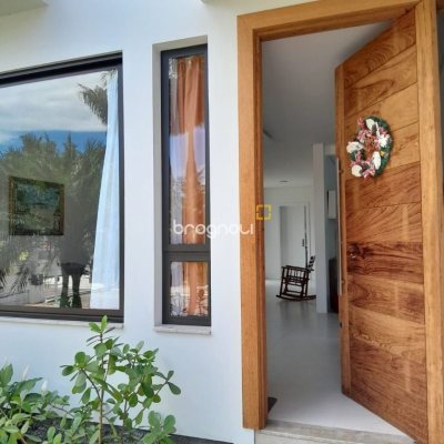 Casa de Condomínio com 288m², 4 quartos (sendo 4 suítes), 4 garagens, no bairro Cachoeira do Bom Jesus em Florianópolis