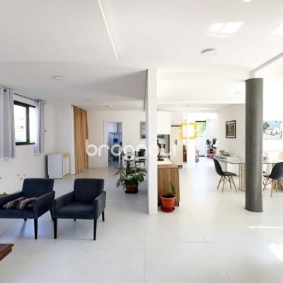 Casa de Condomínio com 288m², 4 quartos (sendo 4 suítes), 4 garagens, no bairro Cachoeira do Bom Jesus em Florianópolis