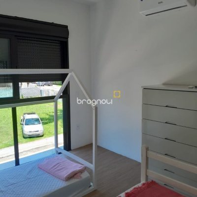 Casa de Condomínio com 288m², 4 quartos (sendo 4 suítes), 4 garagens, no bairro Cachoeira do Bom Jesus em Florianópolis