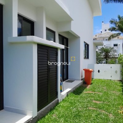 Casa de Condomínio com 288m², 4 quartos (sendo 4 suítes), 4 garagens, no bairro Cachoeira do Bom Jesus em Florianópolis