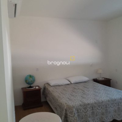 Casa de Condomínio com 288m², 4 quartos (sendo 4 suítes), 4 garagens, no bairro Cachoeira do Bom Jesus em Florianópolis