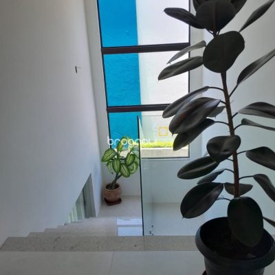Casa de Condomínio com 288m², 4 quartos (sendo 4 suítes), 4 garagens, no bairro Cachoeira do Bom Jesus em Florianópolis
