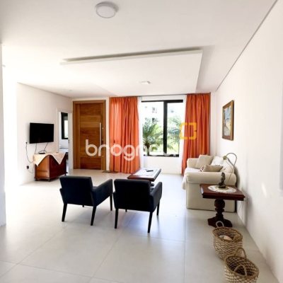 Casa de Condomínio com 288m², 4 quartos (sendo 4 suítes), 4 garagens, no bairro Cachoeira do Bom Jesus em Florianópolis