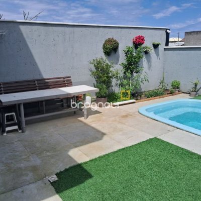 Casa com 88m², 2 quartos (sendo 2 suítes), 1 garagem, no bairro Rio Vermelho em Florianópolis