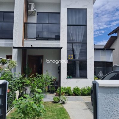Casa com 88m², 2 quartos (sendo 2 suítes), 1 garagem, no bairro Rio Vermelho em Florianópolis