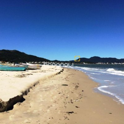 Casa com 54m², 1 quarto, 1 garagem, no bairro Cachoeira do Bom Jesus em Florianópolis
