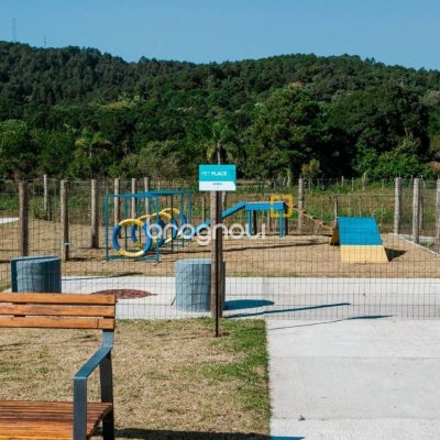 Casa com 85m², 2 quartos (sendo 2 suítes), 1 garagem, no bairro Canasvieiras em Florianópolis
