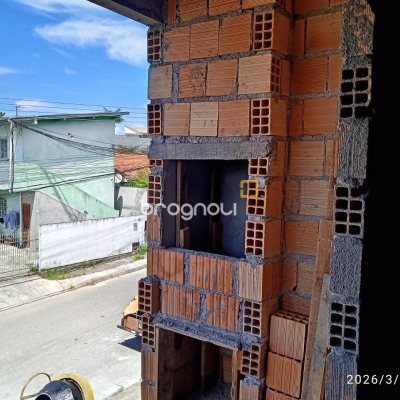Apartamento com 57m², 2 quartos, 1 garagem, no bairro Serraria em São José