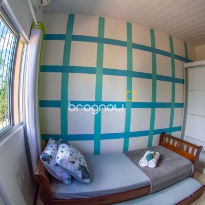 Casa com 180m², 4 quartos (sendo 1 suíte), 4 garagens, no bairro Campeche em Florianópolis