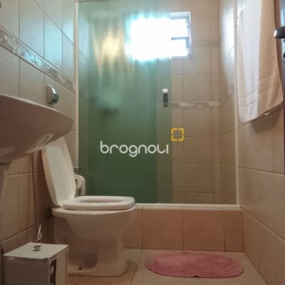 Casa com 180m², 4 quartos (sendo 1 suíte), 4 garagens, no bairro Campeche em Florianópolis
