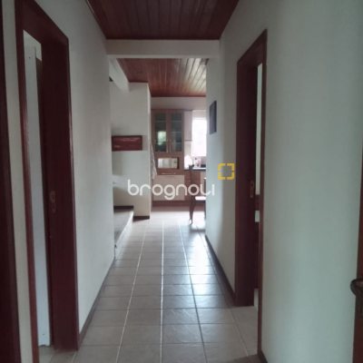 Casa com 180m², 4 quartos (sendo 1 suíte), 4 garagens, no bairro Campeche em Florianópolis