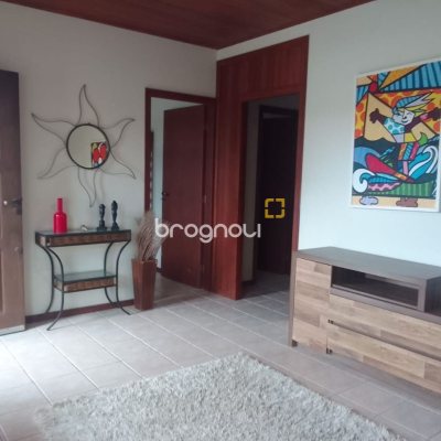 Casa com 180m², 4 quartos (sendo 1 suíte), 4 garagens, no bairro Campeche em Florianópolis