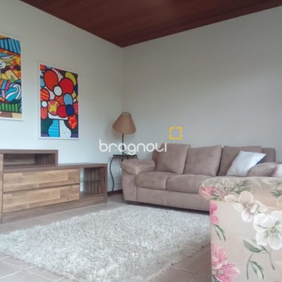 Casa com 180m², 4 quartos (sendo 1 suíte), 4 garagens, no bairro Campeche em Florianópolis