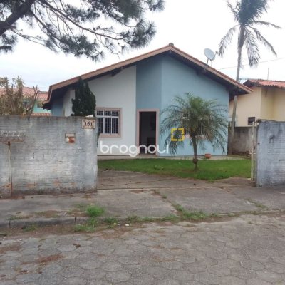 Casa com 180m², 4 quartos (sendo 1 suíte), 4 garagens, no bairro Campeche em Florianópolis