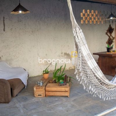 Casa com 180m², 4 quartos (sendo 1 suíte), 4 garagens, no bairro Campeche em Florianópolis