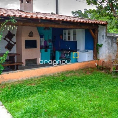 Casa com 180m², 4 quartos (sendo 1 suíte), 4 garagens, no bairro Campeche em Florianópolis