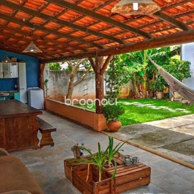 Casa com 180m², 4 quartos (sendo 1 suíte), 4 garagens, no bairro Campeche em Florianópolis