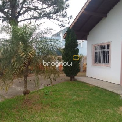 Casa com 180m², 4 quartos (sendo 1 suíte), 4 garagens, no bairro Campeche em Florianópolis