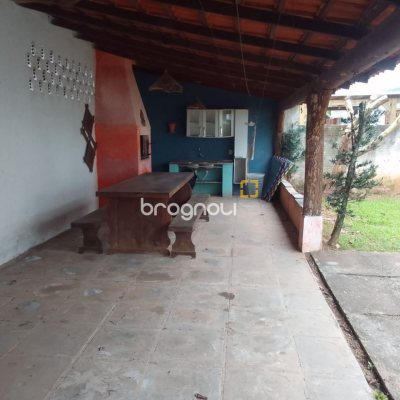 Casa com 180m², 4 quartos (sendo 1 suíte), 4 garagens, no bairro Campeche em Florianópolis