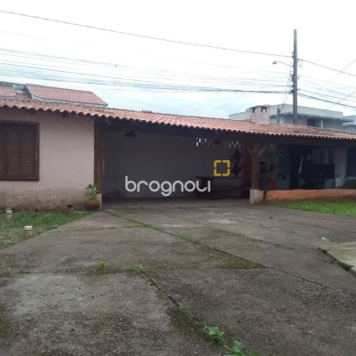 Casa com 180m², 4 quartos (sendo 1 suíte), 4 garagens, no bairro Campeche em Florianópolis