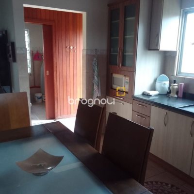 Casa com 180m², 4 quartos (sendo 1 suíte), 4 garagens, no bairro Campeche em Florianópolis