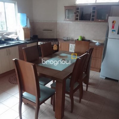 Casa com 180m², 4 quartos (sendo 1 suíte), 4 garagens, no bairro Campeche em Florianópolis