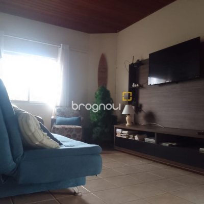 Casa com 180m², 4 quartos (sendo 1 suíte), 4 garagens, no bairro Campeche em Florianópolis