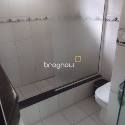 Casa com 180m², 4 quartos (sendo 1 suíte), 4 garagens, no bairro Campeche em Florianópolis