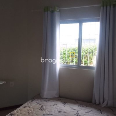 Casa com 180m², 4 quartos (sendo 1 suíte), 4 garagens, no bairro Campeche em Florianópolis