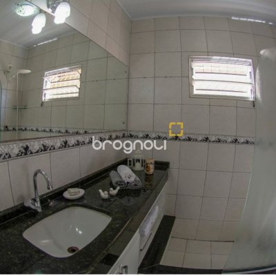 Casa com 180m², 4 quartos (sendo 1 suíte), 4 garagens, no bairro Campeche em Florianópolis