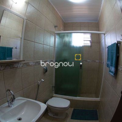 Casa com 180m², 4 quartos (sendo 1 suíte), 4 garagens, no bairro Campeche em Florianópolis