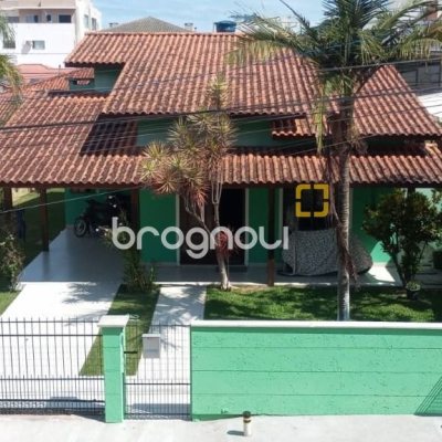 Casa com 340m², 3 quartos (sendo 1 suíte), 3 garagens, no bairro Ingleses em Florianópolis