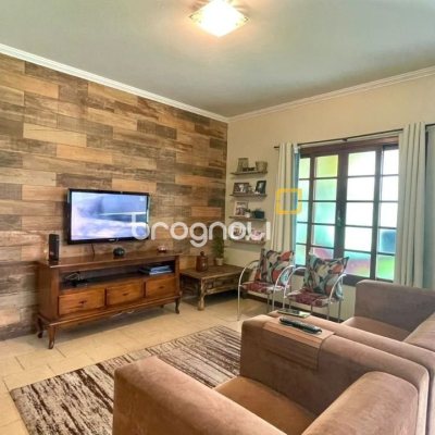 Casa com 340m², 3 quartos (sendo 1 suíte), 3 garagens, no bairro Ingleses em Florianópolis