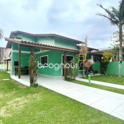 Casa com 340m², 3 quartos (sendo 1 suíte), 3 garagens, no bairro Ingleses em Florianópolis
