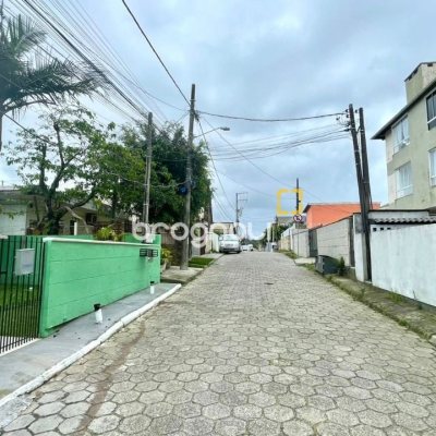Casa com 340m², 3 quartos (sendo 1 suíte), 3 garagens, no bairro Ingleses em Florianópolis
