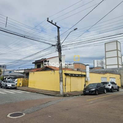 Casa com 238m², no bairro Kobrasol em São José