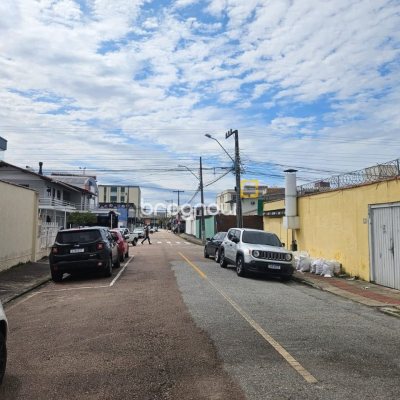 Casa com 238m², no bairro Kobrasol em São José