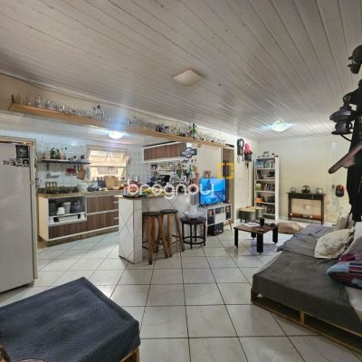 Casa com 238m², no bairro Kobrasol em São José