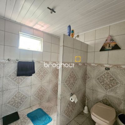 Casa com 238m², no bairro Kobrasol em São José