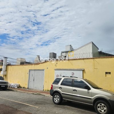Casa com 238m², no bairro Kobrasol em São José