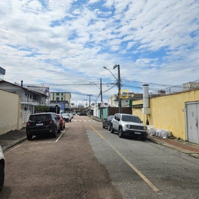 Casa com 238m², no bairro Kobrasol em São José