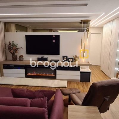 Apartamento com 165m², 4 quartos (sendo 4 suítes), 2 garagens, no bairro Centro em Florianópolis