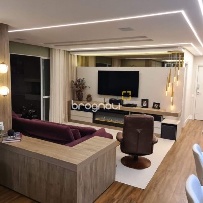 Apartamento com 165m², 4 quartos (sendo 4 suítes), 2 garagens, no bairro Centro em Florianópolis