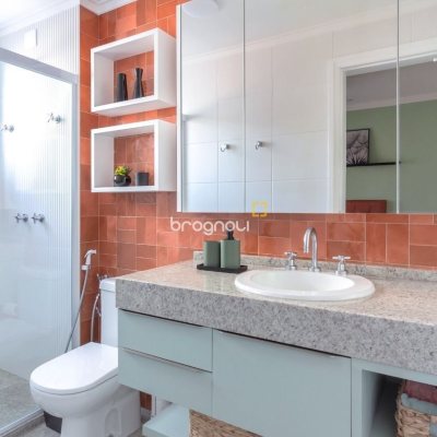 Apartamento com 165m², 4 quartos (sendo 4 suítes), 2 garagens, no bairro Centro em Florianópolis