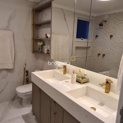 Apartamento com 165m², 4 quartos (sendo 4 suítes), 2 garagens, no bairro Centro em Florianópolis