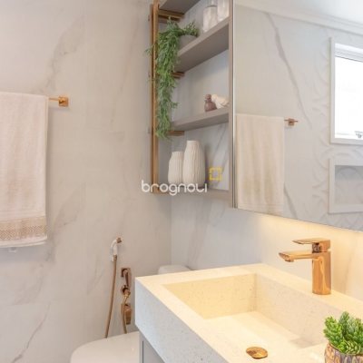 Apartamento com 165m², 4 quartos (sendo 4 suítes), 2 garagens, no bairro Centro em Florianópolis