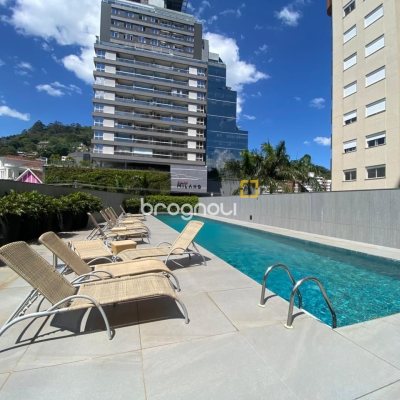 Apartamento com 165m², 4 quartos (sendo 4 suítes), 2 garagens, no bairro Centro em Florianópolis
